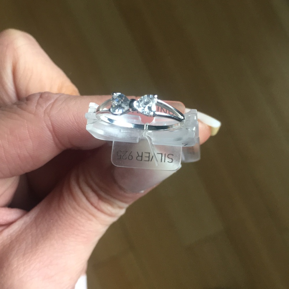 Cute sterling silver bow tie ring - Picture 3 of 4